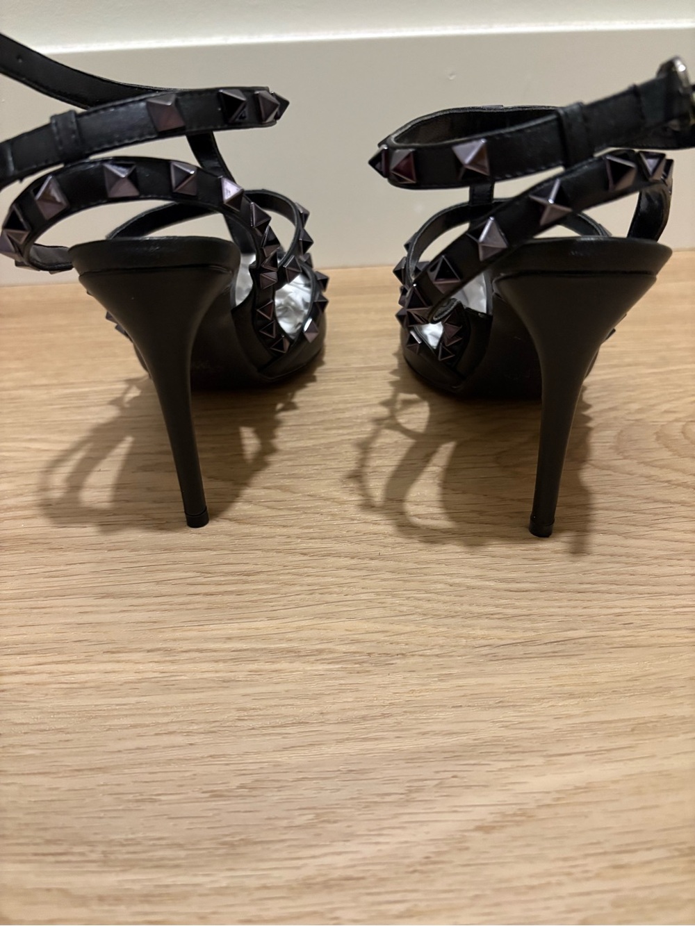Kaitlyn Pan Rockstud Studded Black Pointed-Toe Strappy Slingback Pump size 7 - Picture 3 of 4